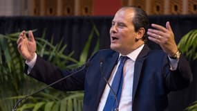 Jean-Christophe Cambadélis, le patron du PS, s'en prend à Emmanuel Macron au sujet de l'assurance-chômage.