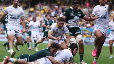 Killian Tixeront inscrit un essai lors de la victoire de Clermont face à Pau (50-27) en Top 14