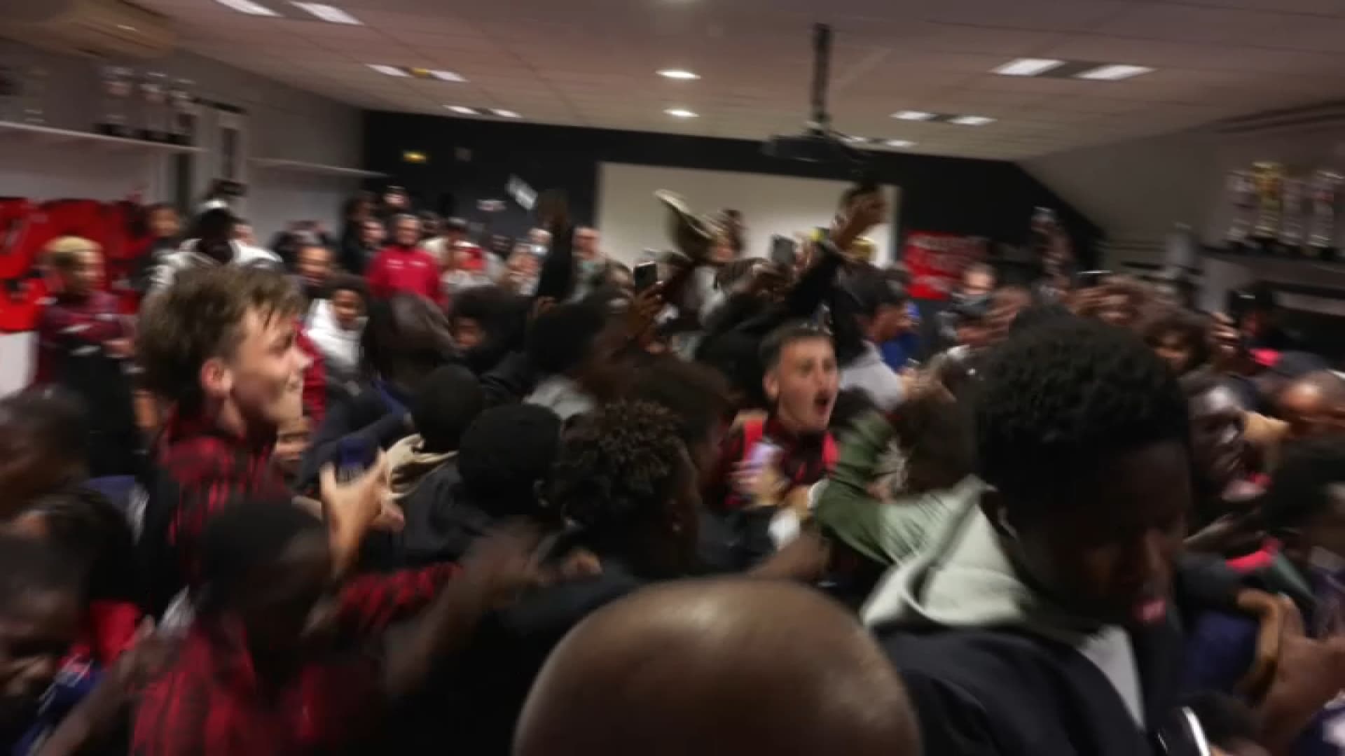 L'IMMENSE EXPLOSION DE JOIE DES JEUNES DU FC EVREUX, LE CLUB FORMATEUR D’OUSMANE DEMBÉLÉ, APRÈS SON BALLON D'OR