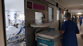 Un patient Covid pris en charge au centre hospitalier de Fort-de-France en Martinique, le 2 décembre 2021.