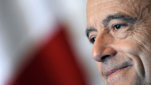 L'ancien Premier ministre UMP Alain Juppé a invité dimanche Henri Guaino à quitter son parti.