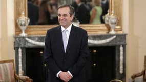 Antonis Samaras, le premier ministre grec, marche sur des oeufs face à la grogne de la population excédée par les hausses d'impôts