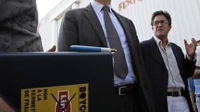 Arnaud Montebourg, lors d'une visite à l'usine Fralib de Gémenos, près de Marseille, en septembre 2011. Le ministre du Redressement productif a annoncé le retour du groupe anglo-néerlandais Unilever à la table des négociations concernant l'avenir de l'uni