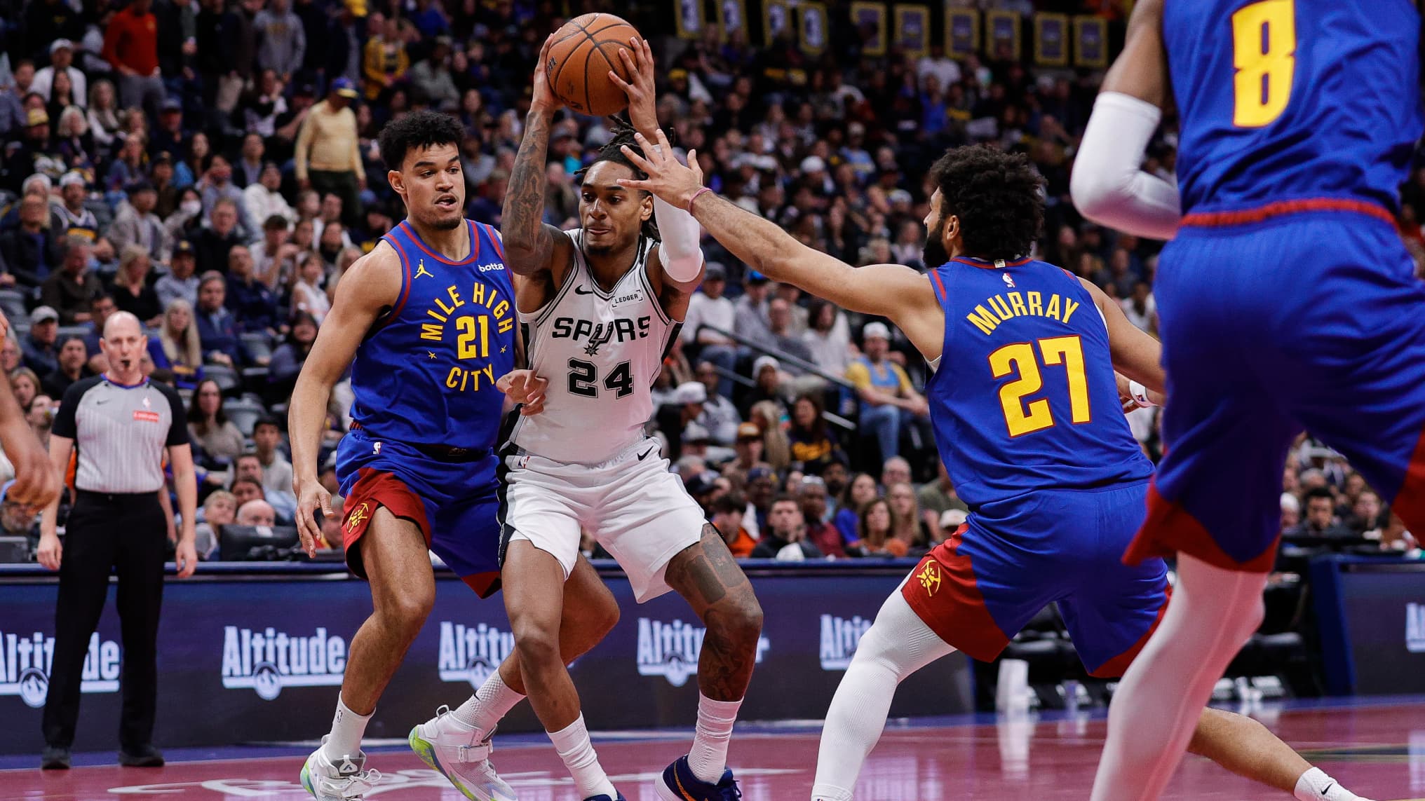 https://images.bfmtv.com/WbZS0V3Nu1o97emF6nnB4GQEciY=/0x44:2032x1187/images/Devin-Vassell-le-28-11-2025-avec-les-Spurs-2191951.jpg