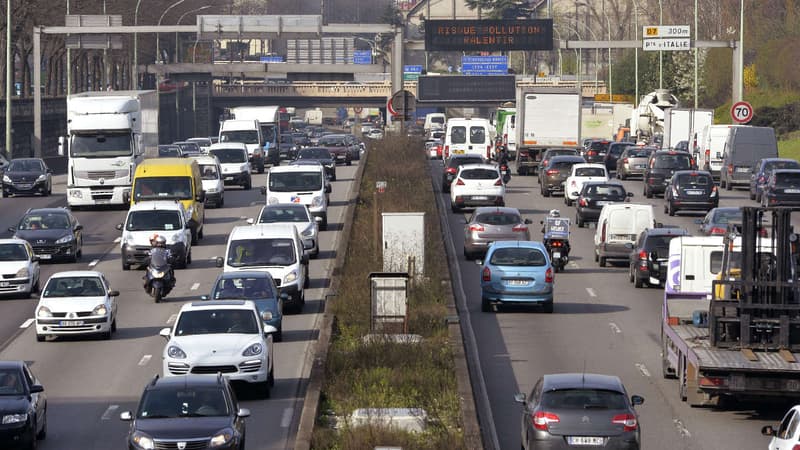 Le passage à 50km/h et la réduction à trois voies font partie des "mesures chocs" proposées par la commission d'élus parisiens.
