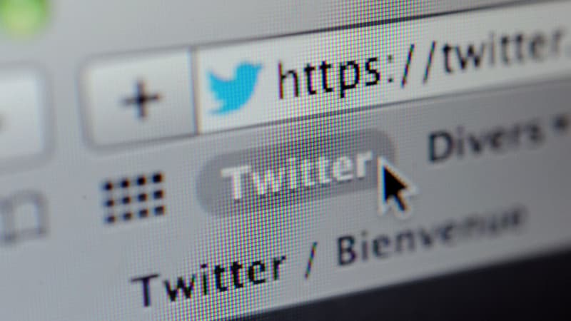 Trois personnes reconnues coupables d'avoir posté des messages homophobes sur Twitter ont été condamnées à des amendes, ce mardi.