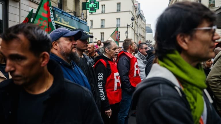 "MERLIN, MERLIN, ARRÊTE TON BARATIN": INQUIETS POUR LEUR AVENIR, DES SALARIÉS DU BHV SE MOBILISENT CONTRE L'ARRIVÉE DE SHEIN