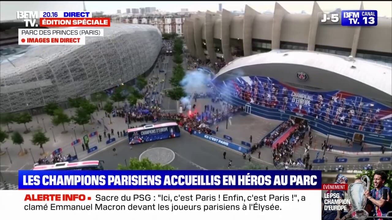 Les joueurs du psg sont arrivés au parc des princes et sont accueillis en héros par les supporters