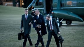 Le secrétaire du personnel de la Maison Blanche, Rob Porter (g) et les conseillers Gary Cohn (c) et Stephen Miller, le 18 janvier 2018 à la Maison Blanche, à Washington