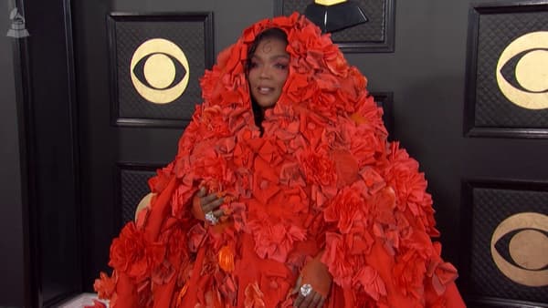 Lizzo fait sensation sur le tapis rouge des Grammy Awards, le 5 février 2023 à Los Angeles