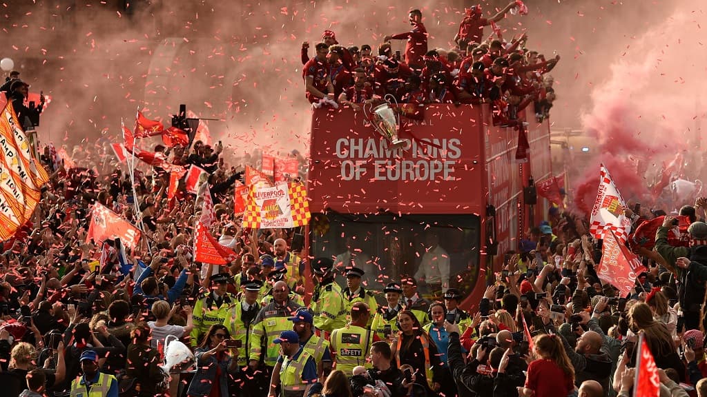 La parade organisée par Liverpool en juin 2019 pour fêter la victoire en finale de la Ligue des champions La parade organisée par Liverpool en juin 2019 pour fêter la victoire en finale de la Ligue des champions