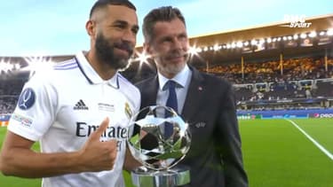 Real Madrid-Francfort : Benzema reçoit son trophée de meilleur joueur de la saison 2021-2022 de C1