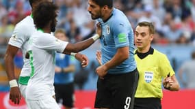 Luis Suarez et Clément Turpin