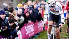 Mathieu der Poel lors de la Coupe du monde de cyclo-cross à Hulst, le 30 décembre 2023 (illustration)