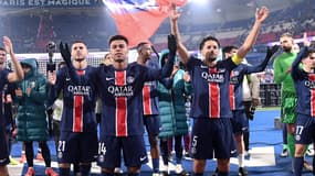 Les joueurs du PSG célèbrent leur victoire contre Lyon en L1, le 15 décembre 2024