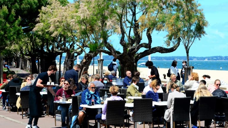 Une terrasse de restaurant à Arcachon le 19 mai 2021