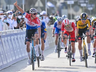 Mathieu van der Poel lors de sa victoire sur la 1ere étape du Tour des EAU 2021