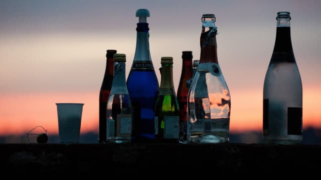 Des bouteilles d'alcool.
