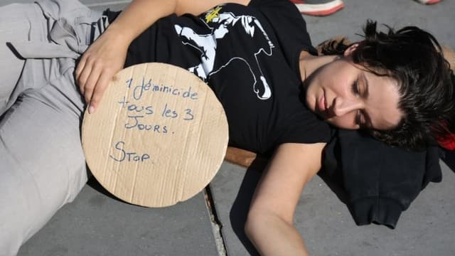 Archives - "Un féminicide tous les trois jours. Stop!" dénonçait cette manifestante le 29 septembre dernier place de la République à Paris.