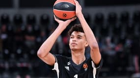 Le pivot de l'ASVEL Lyon-Villeurbanne Victor Wembanyama, à l'échauffement avant le match de l'Euroligue contre le club lituanien de Zalgiris Kaunas, le 1er octobre 2021 à l'Astroballe Arena