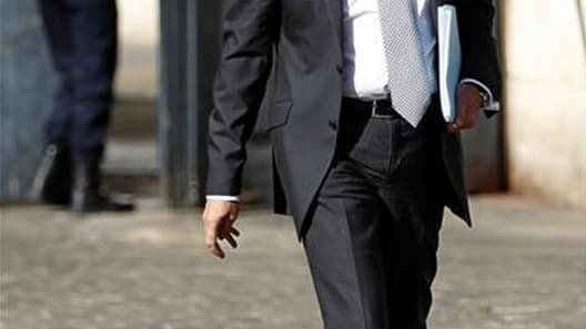 Le ministre de l'Intérieur Manuel Valls a exprimé samedi son émotion après la mort d'un policier de 27 ans dont la voiture de patrouille a été heurtée dans la nuit à Cannes par un véhicule circulant en sens interdit et à grande vitesse. /Photo prise le 6