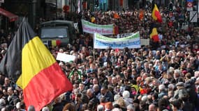 Des centaines de Bruxellois sont descendus dans la rue ce dimanche pour dire "non" au terrorisme. 