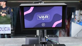 Illustration de l'écran du VAR, assistance-vidéo à l'arbitrage, 21 avril 2024