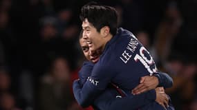 Kang-in Lee qui célèbre son but parisien avec Kylian Mbappé, 3 novembre 2023
