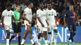 Moffi célèbre son doublé devant Mbappé lors de PSG-Nice, 15 septembre 2023.