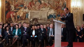 Une majorité des Français juge que les orientations économiques annoncées par François Hollande lors de sa conférence de presse vont dans la mauvaise direction, selon un sondage Tilder/LCI/OpinionWay. /Photo prise le 13 novembre 2012/REUTERS/Philippe Woja