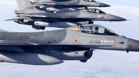 La Pologne, la Slovaquie et les Pays-Bas se disent prêts à livrer à l'Ukraine des F-16 si l'Otan les y autorise. 
