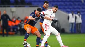 Jordan Ferri au duel avec Memphis Depay, à Lyon le 13 février 2021