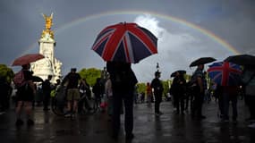 Un arc-en-ciel se forme à Buckingham Palace le jour de la mort de la reine Elizabeth II.