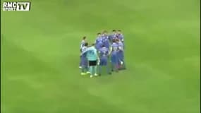 Un joueur du BATE Borisov taclé par une cheerleader !
