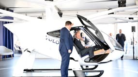 Olaf Scholz dans le taxi volant Volocity