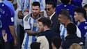 Salt Bae posant avec Lionel Messi lors de la finale de la Coupe du monde, à Lusail le 18 décembre 2022
