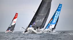 De gauche à droite: Alexis Loison (Groupe Reel), Leo Bothorel (Centre Excellence Voile-Secours Populaire'" et Alexis Thomas "Wings of the Ocean" sur la Solitaire du Figaro, le 7 septembre 2025