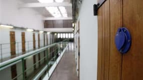 Une cinquantaine de prisons françaises ont été bloquées mercredi par des gardiens demandant davantage de moyens et une renégociation de la réforme pénitentiaire. Après une première action le 15 novembre, le personnel pénitentiaire a accentué la pression s