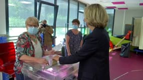 Élections régionales: Valérie Pécresse vote à Vélizy-Villacoublay, dans les Yvelines