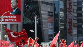 Manifestation anti-coup d'Etat en Turquie le 16 juillet 2016. - 