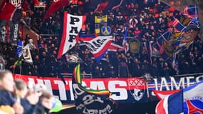 Des supporters du PSG le 19/12/2021.