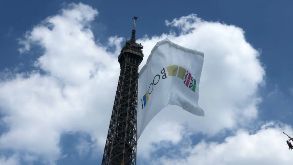 JO Paris 2024 : les drapeaux olympiques font étape en Normandie, à  Val-de-Reuil - France Bleu