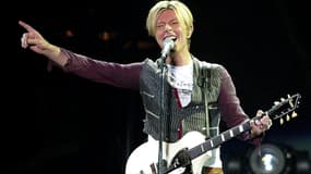 David Bowie en novembre 2003, sur scène en Belgique