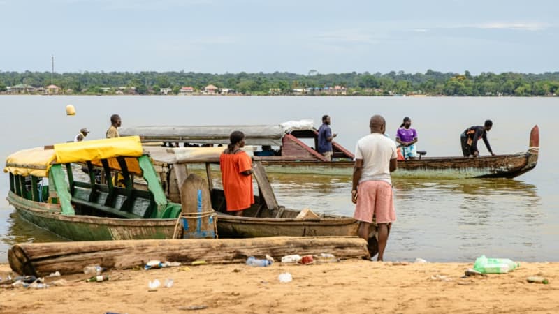 Guyane: le naufrage d'une pirogue fait deux morts, deux autres personnes portées disparues