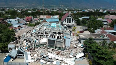 Un hôtel effondré à la suite du séisme, le 29 septembre, à Palu.