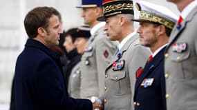Emmanuel Macron et le Chef d'état major des Armées, le général Thierry Burkhard