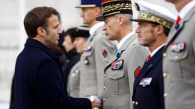 Emmanuel Macron et le Chef d'état major des Armées, le général Thierry Burkhard