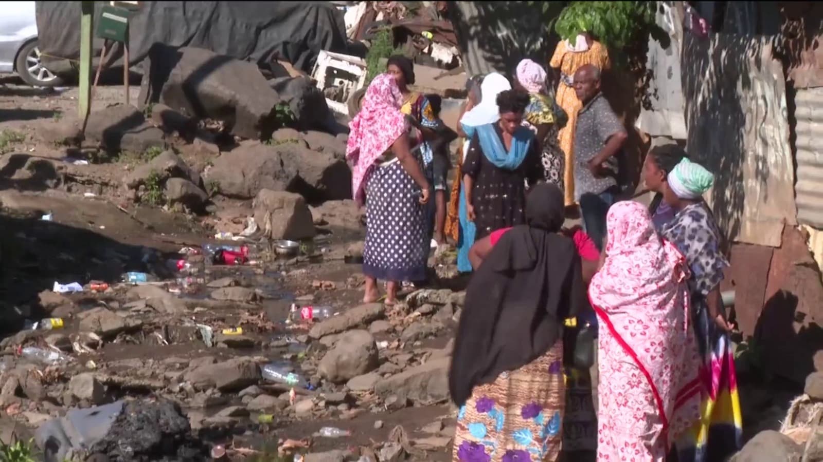 La destruction d'un bidonville à Mayotte