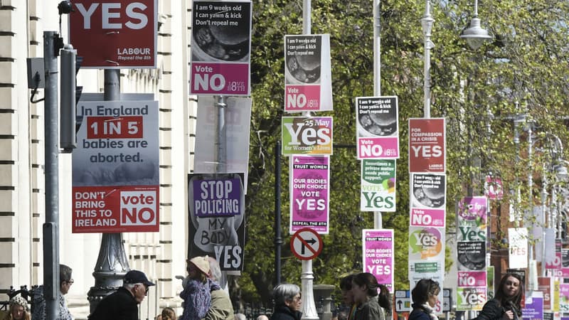 Des affiches de campagne dans le cadre du référendum sur l'avortement à Dublin, le 12 mai 2018.