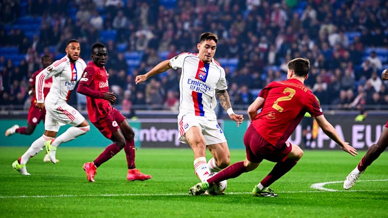 Martin Satriano en Coupe d'Europe avec l'Olympique lyonnais, le 2 octobre 2025. 